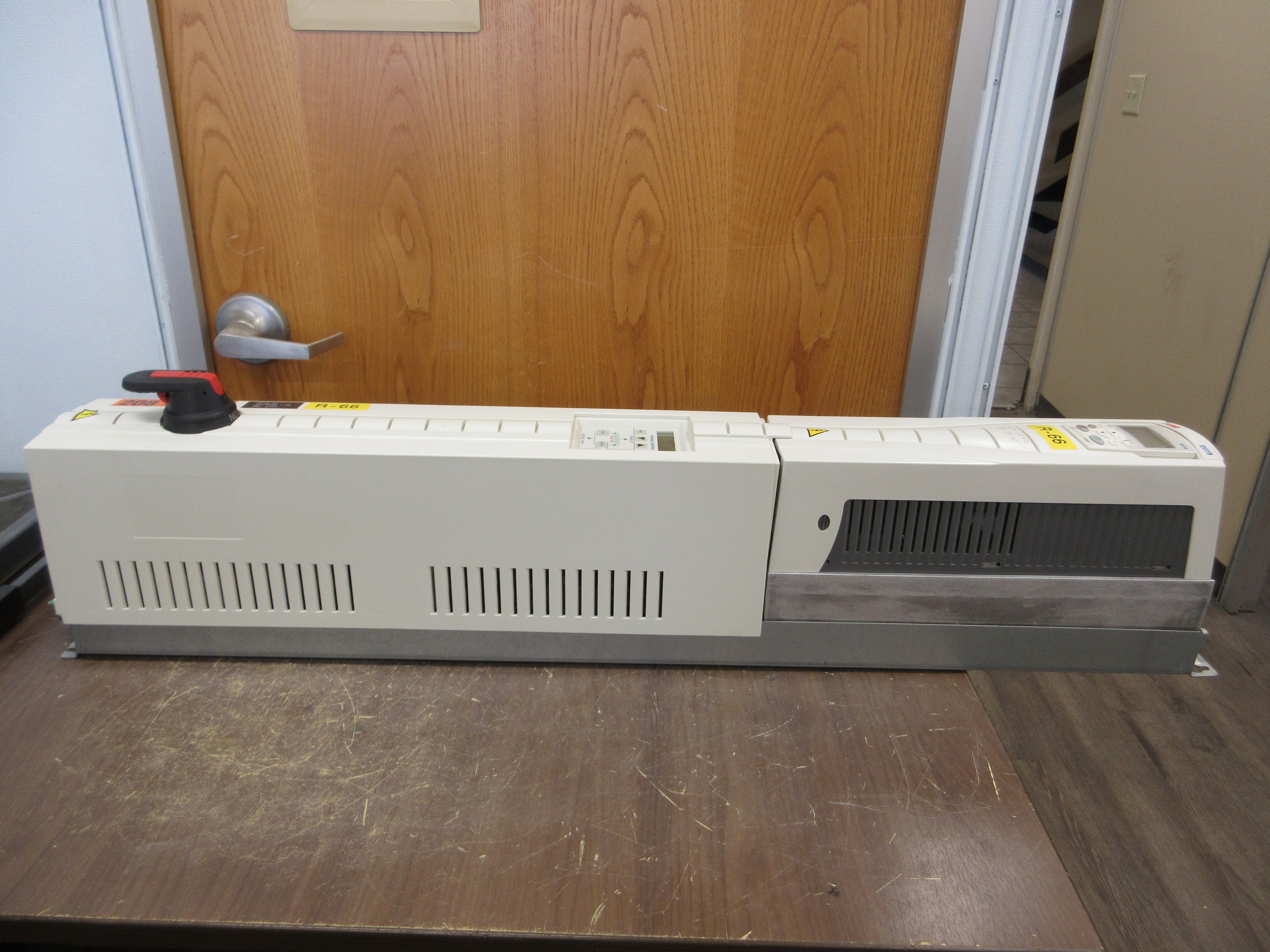 ABB ACH550 AC Drive w/ Bypass ACH550-VCR-024A-2+F267 7.5HP 3Ph w/ Keypad Used