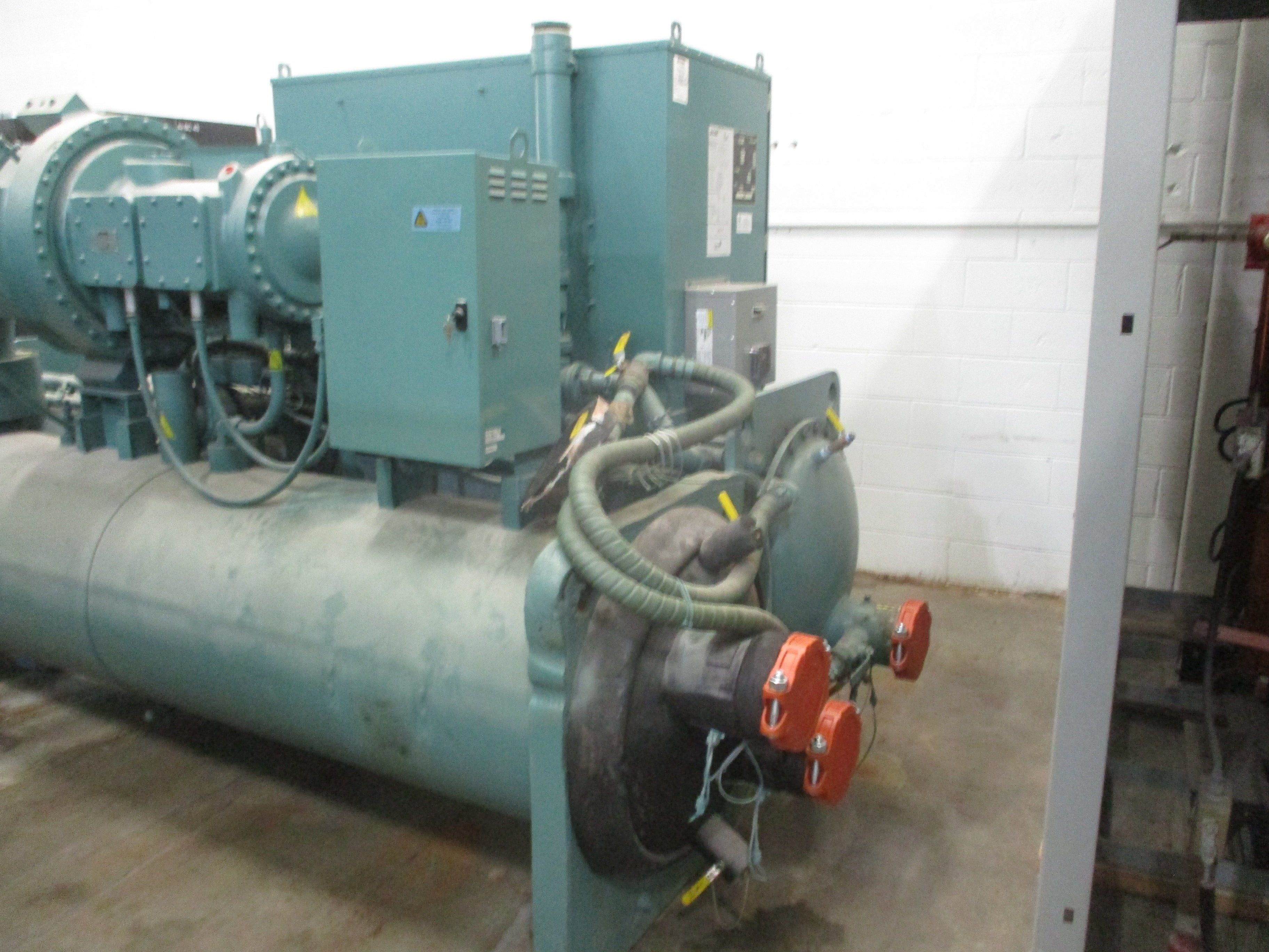 York YMC2 Water Cooled Chiller YMC2-S0967AAS 275 Ton 460V 3Ph 11,760 Operating Hours 15,801 Start MFD 2017 Used