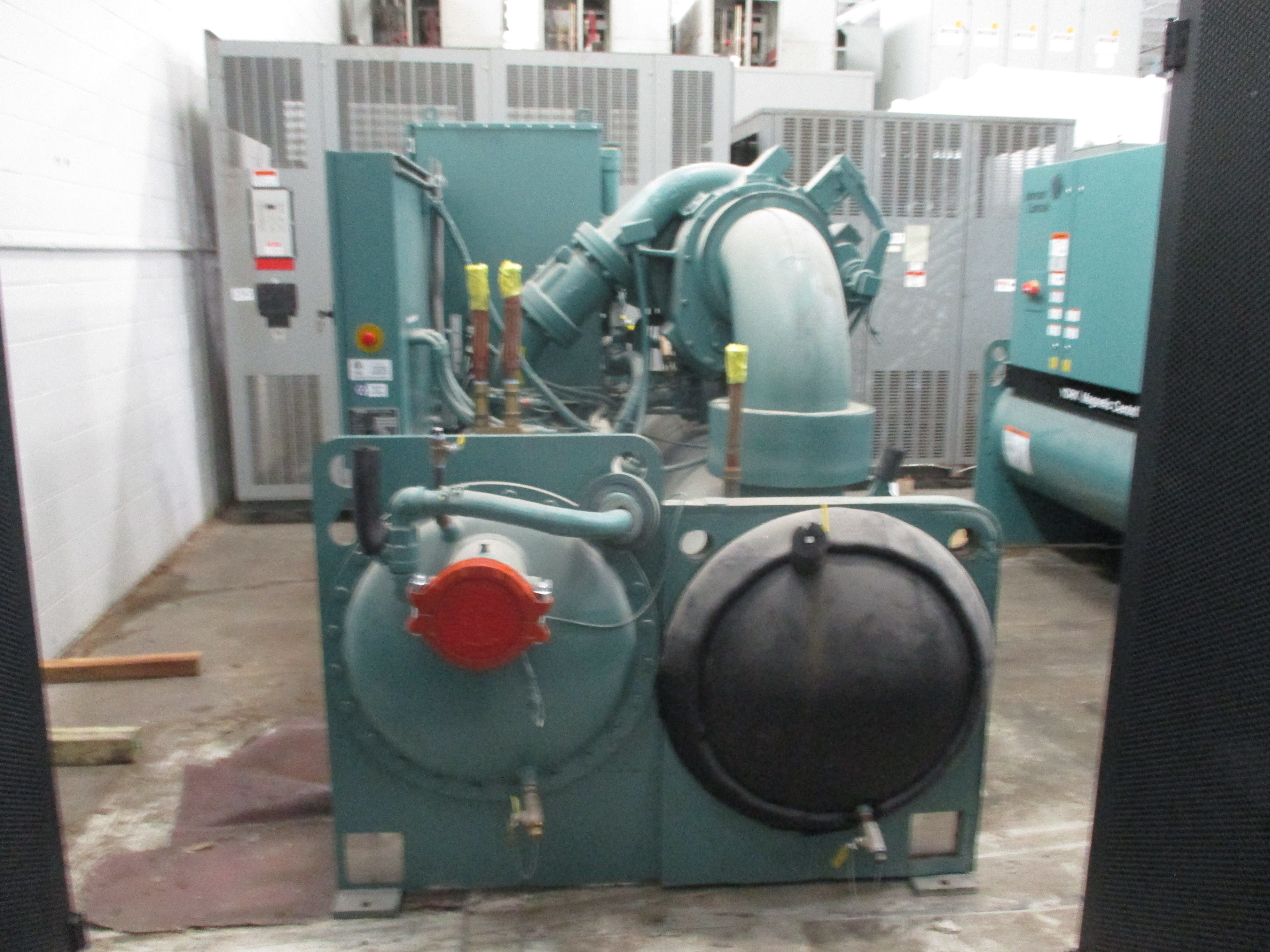 York YMC2 Water Cooled Chiller YMC2-S0967AAS 275 Ton 460V 3Ph 11,760 Operating Hours 15,801 Start MFD 2017 Used