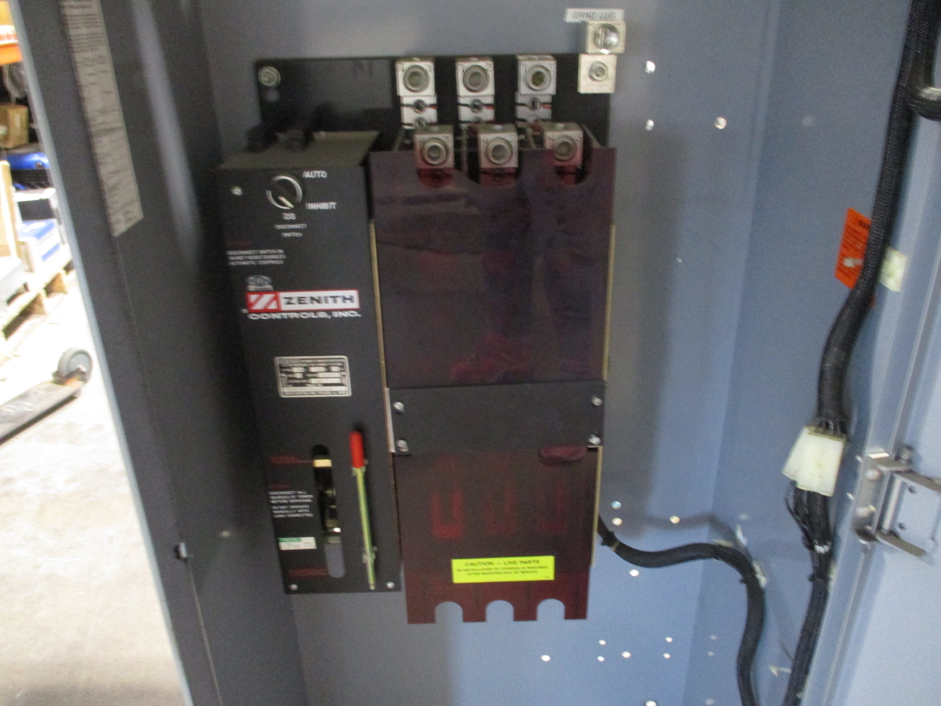 Zenith Automatic Transfer Switch ZTSHU40EC-5AALLST.6B 400A 480V 60Hz 3Ph *Broken Arc Shield* Used