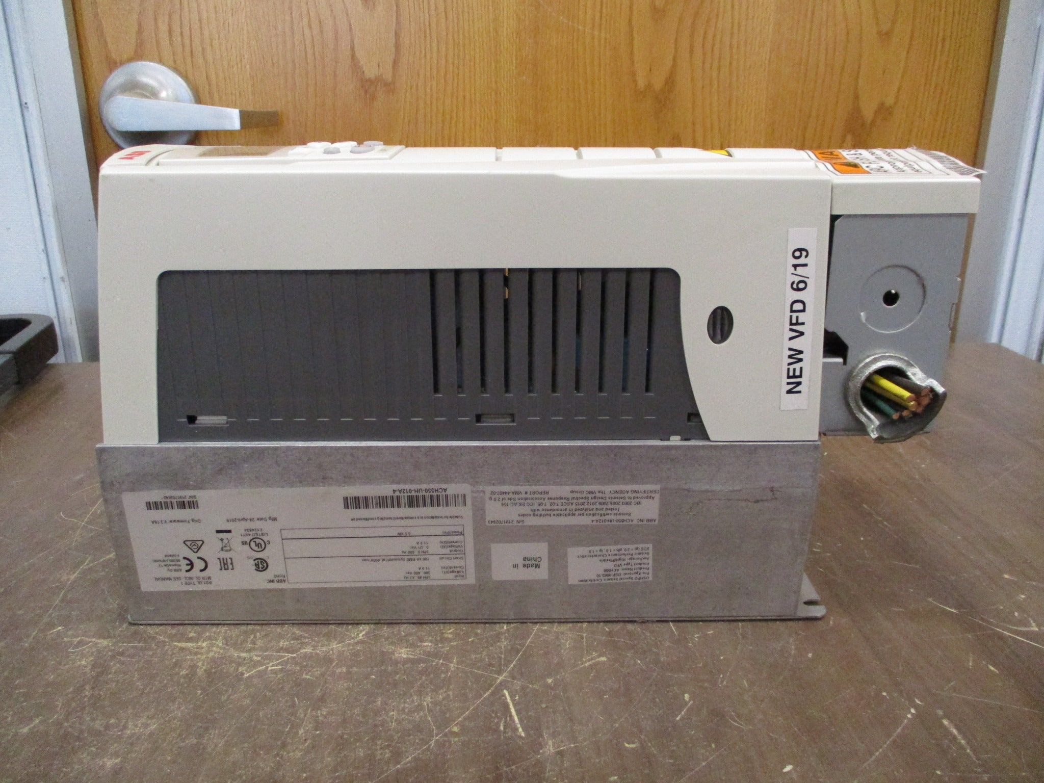 ABB ACH550 AC Drive ACH550-UH-012A-4 7.5HP 3Ph w/ Keypad Used