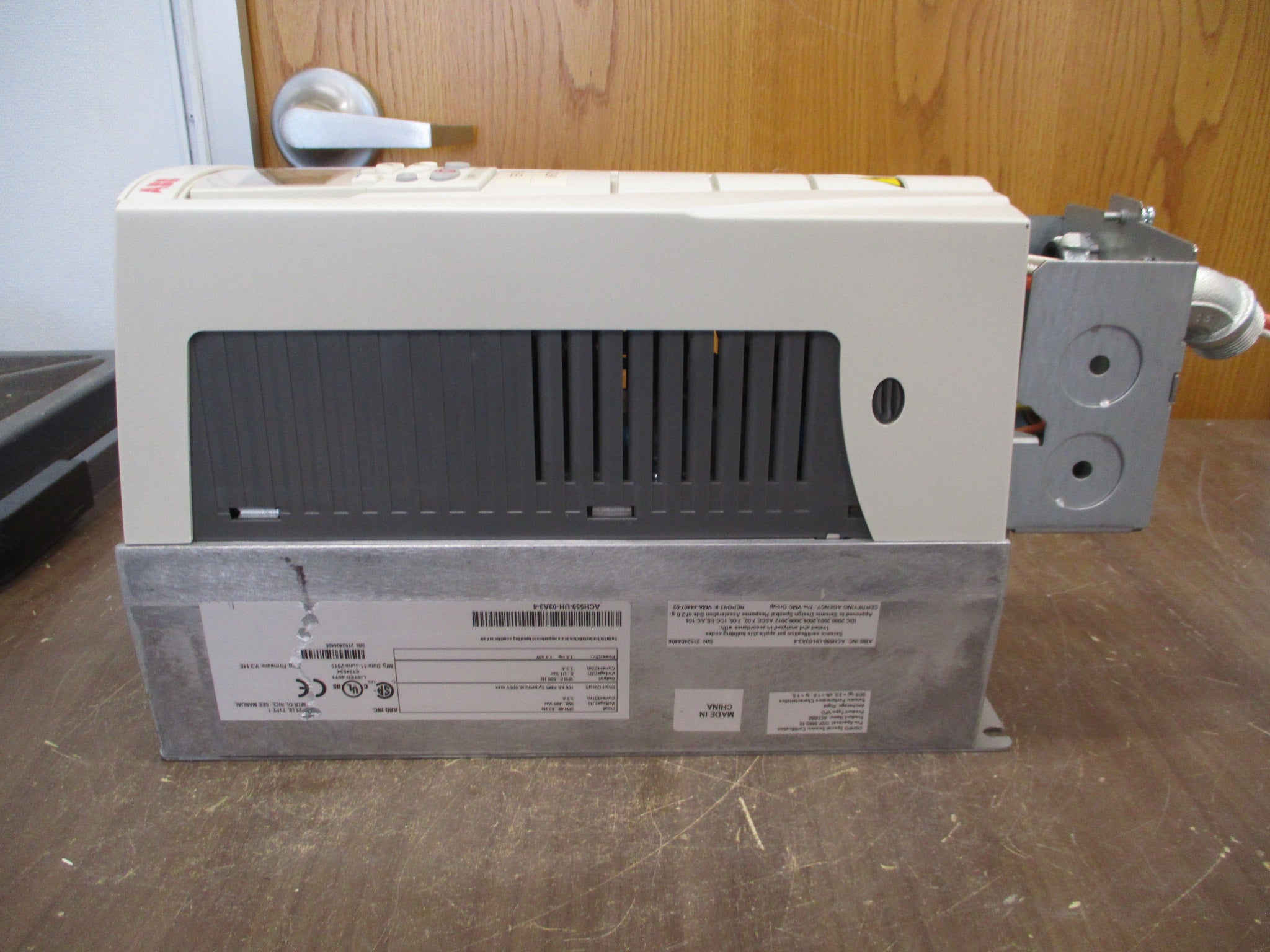 ABB ACH550 AC Drive ACH550-UH-003A3-4 1.5 HP 3Ph w/ Keypad Used