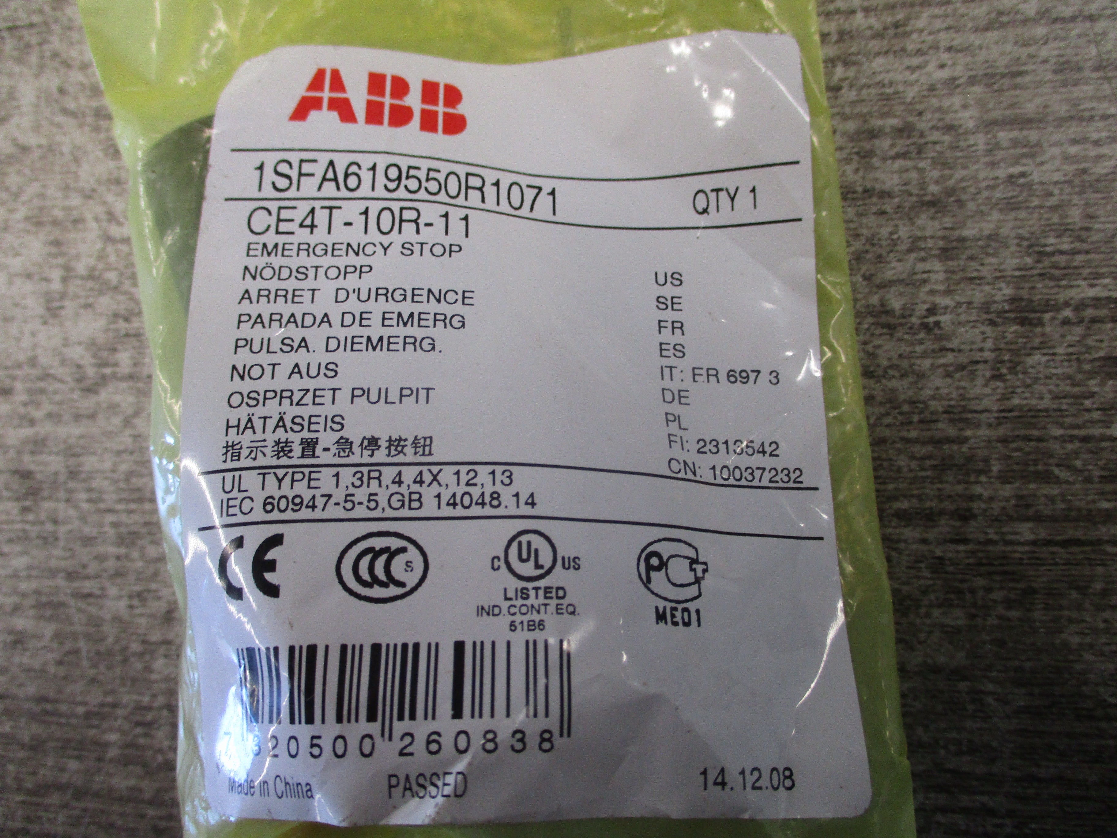 ABB Emergency Stop Push Button 1SFA619550R1071 CE4T-10R-11 New Surplus