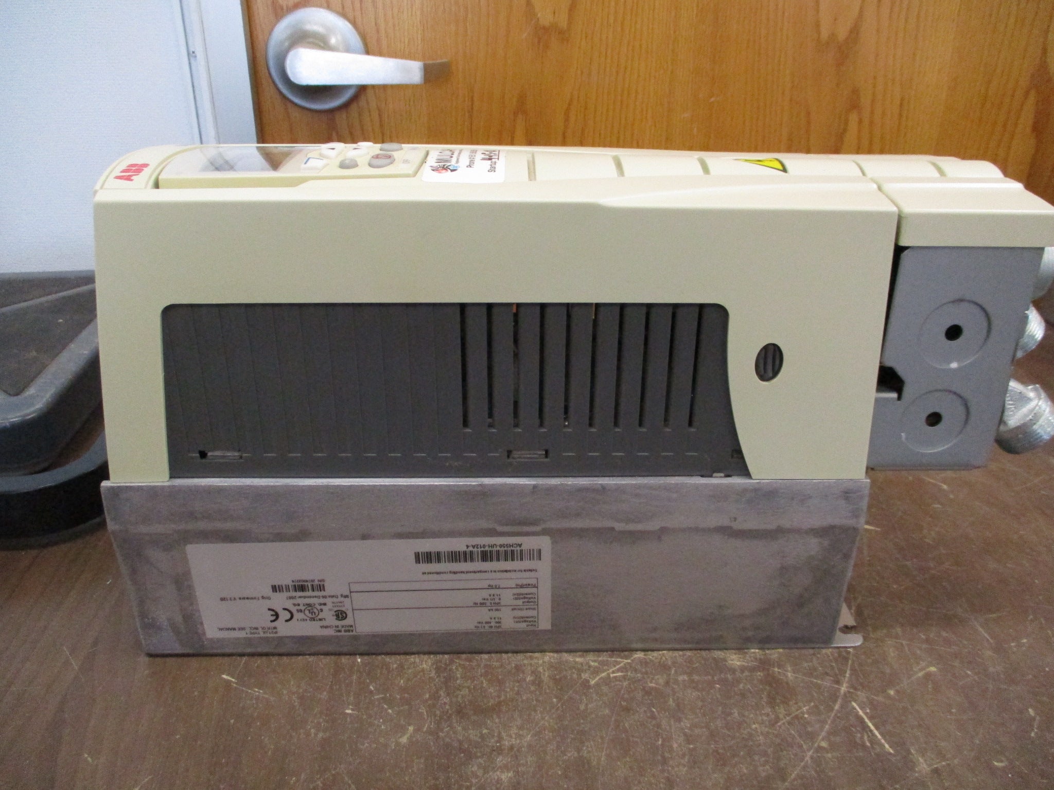 ABB ACH550 AC Drive ACH550-UH-012A-4 7.5HP 3Ph w/ Keypad Used