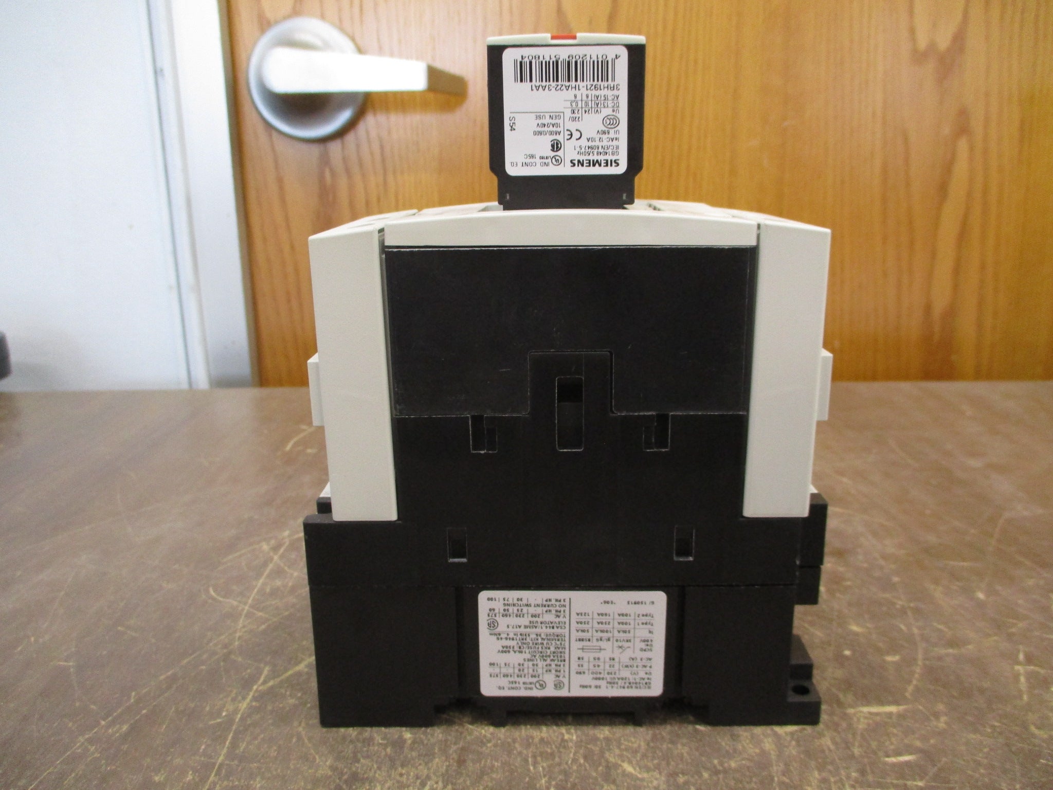 Siemens Contactor 3RT1046-1AK64-3MA0 120V Coil New Surplus