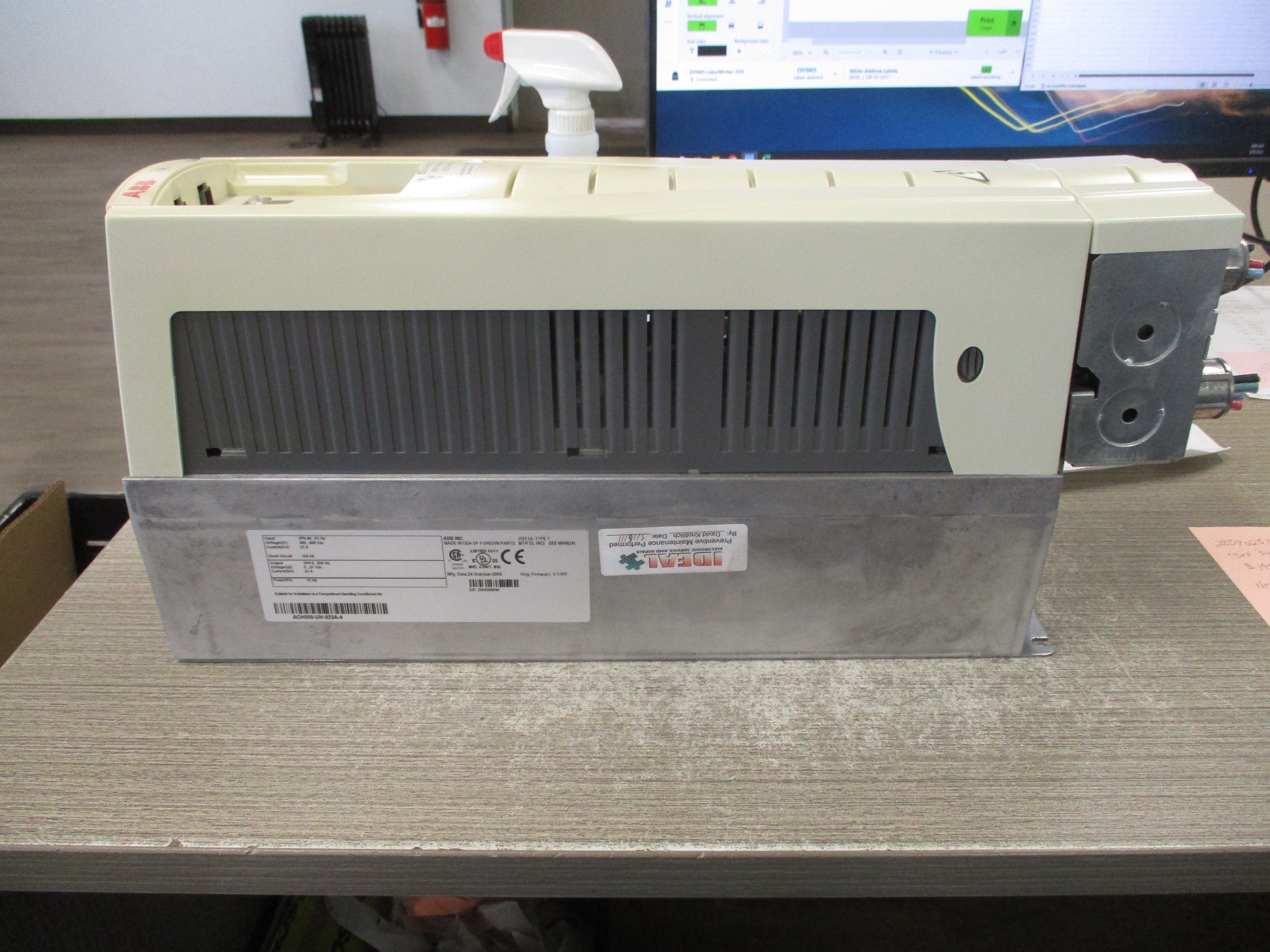 ABB ACH550 AC Drive  ACH550-UH-023A-4 15 HP 3Ph Input:380-480 V23 A48-63 HzOutput:0...U1 V23 A0-500 Hz * No Keypad * Used