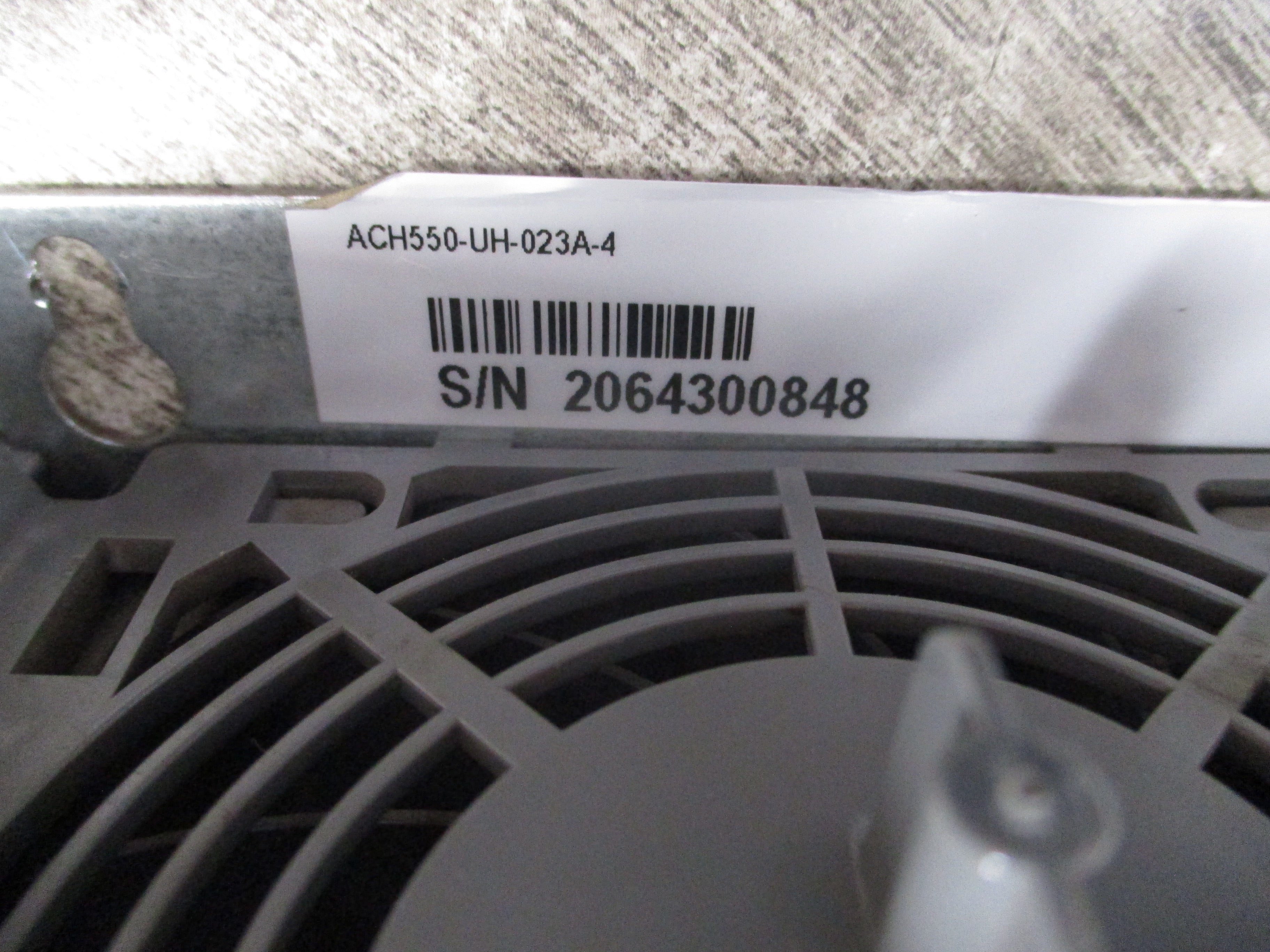 ABB ACH550 AC Drive  ACH550-UH-023A-4 15 HP 3Ph Input:380-480 V23 A48-63 HzOutput:0...U1 V23 A0-500 Hz * No Keypad * Used