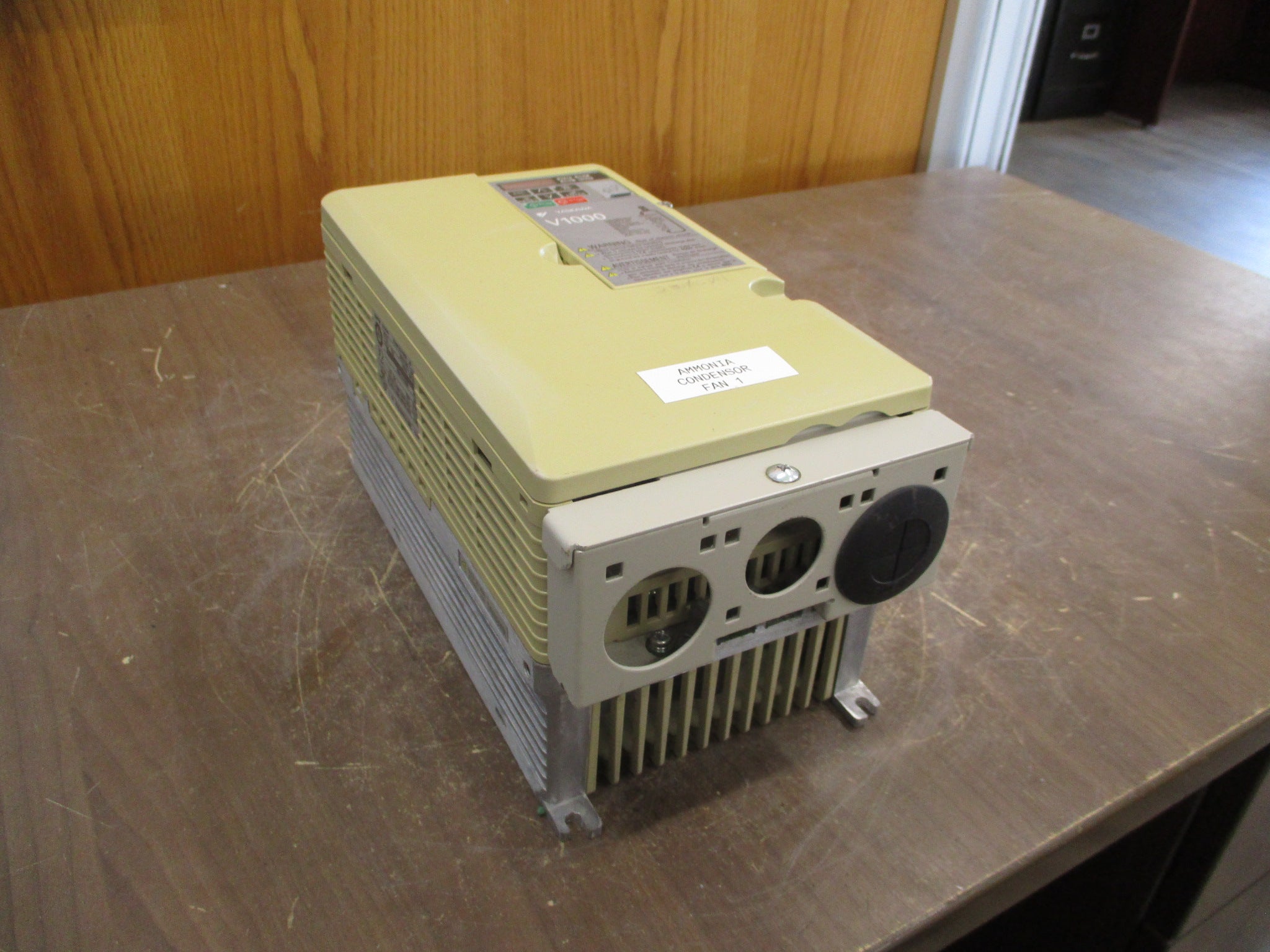 Yaskawa V1000 AC Drive CIMR-VU4A0018FAA 10HP 3Ph Used