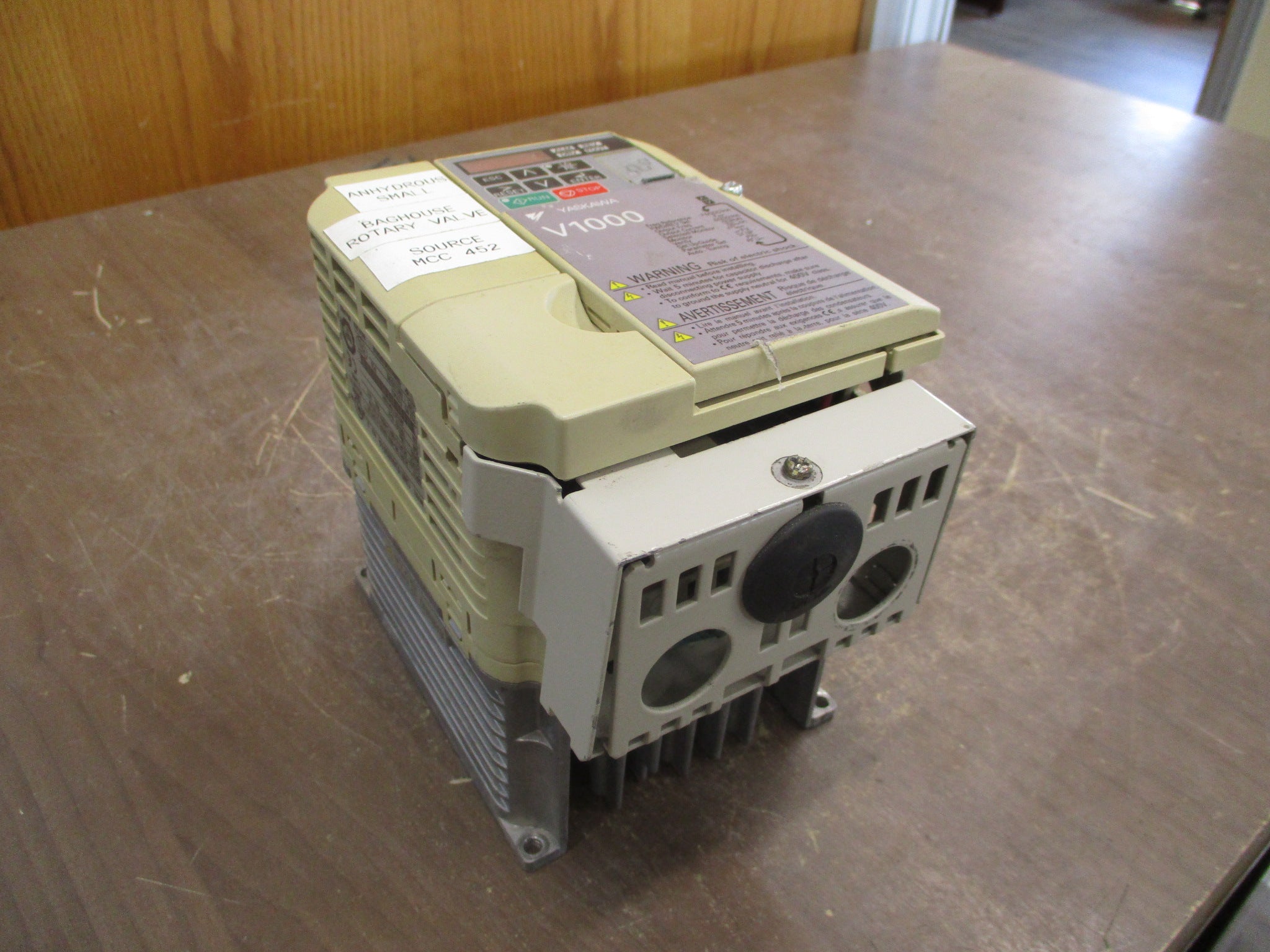 Yaskawa V1000 AC Drive CIMR-VU4A0004FAA Rev. A 1HP w/ Keypad Used