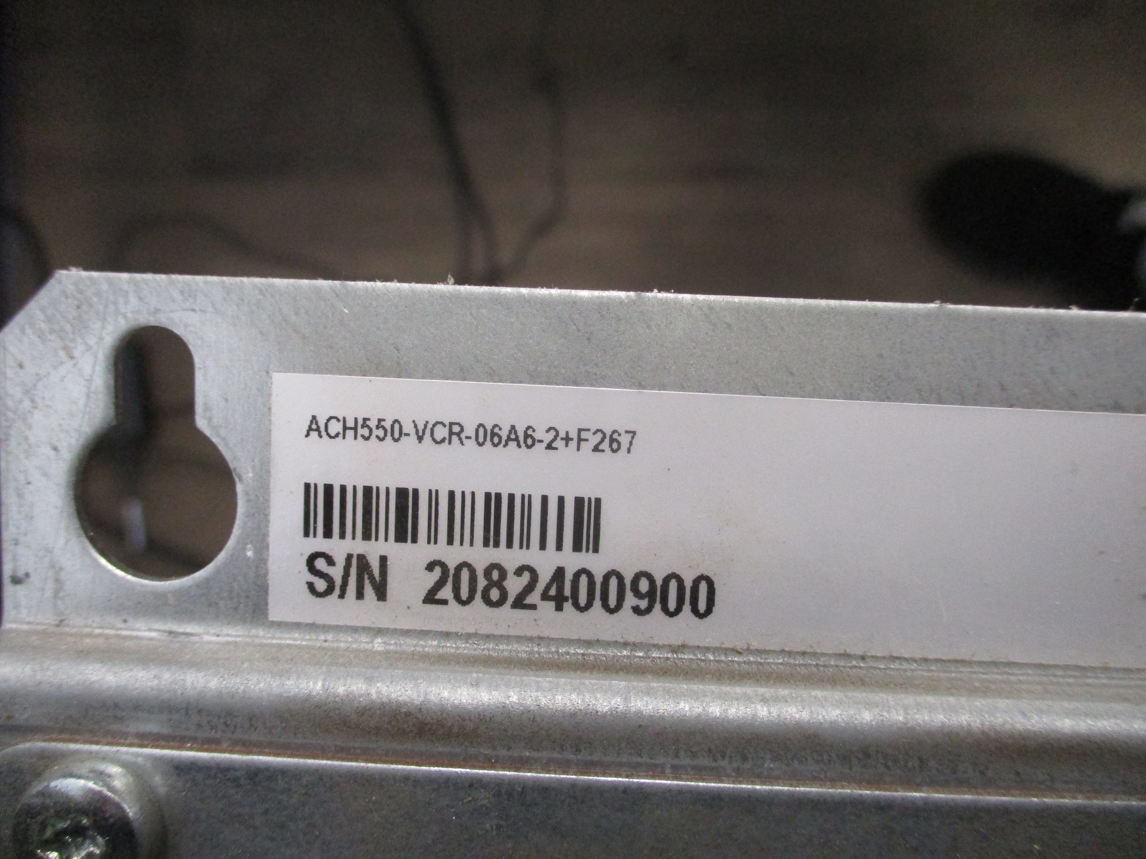 ABB ACH550-AC Drive W/Bypass ACH550-VCR-06A6-2+F267 1.5HP 3Ph Input: 3PH 48-63Hz 208-240 VAC 6.6A Output: 3PH 0-500Hz 0-U1 VAC 6.6A W/Keypad (Cracked Screen) Used