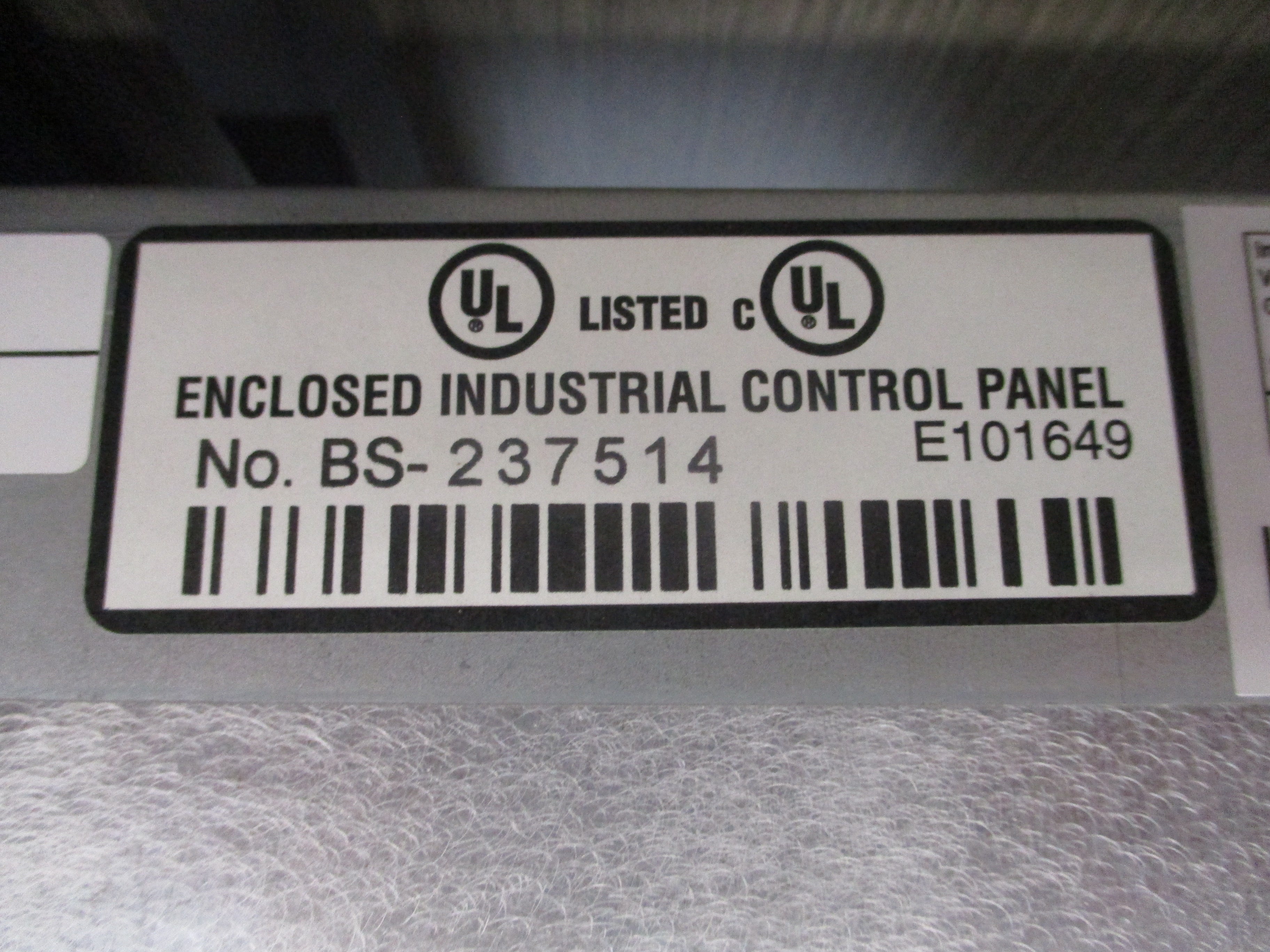 ABB ACH550-AC Drive W/Bypass ACH550-VCR-06A6-2+F267 1.5HP 3Ph Input: 3PH 48-63Hz 208-240 VAC 6.6A Output: 3PH 0-500Hz 0-U1 VAC 6.6A W/Keypad (Cracked Screen) Used