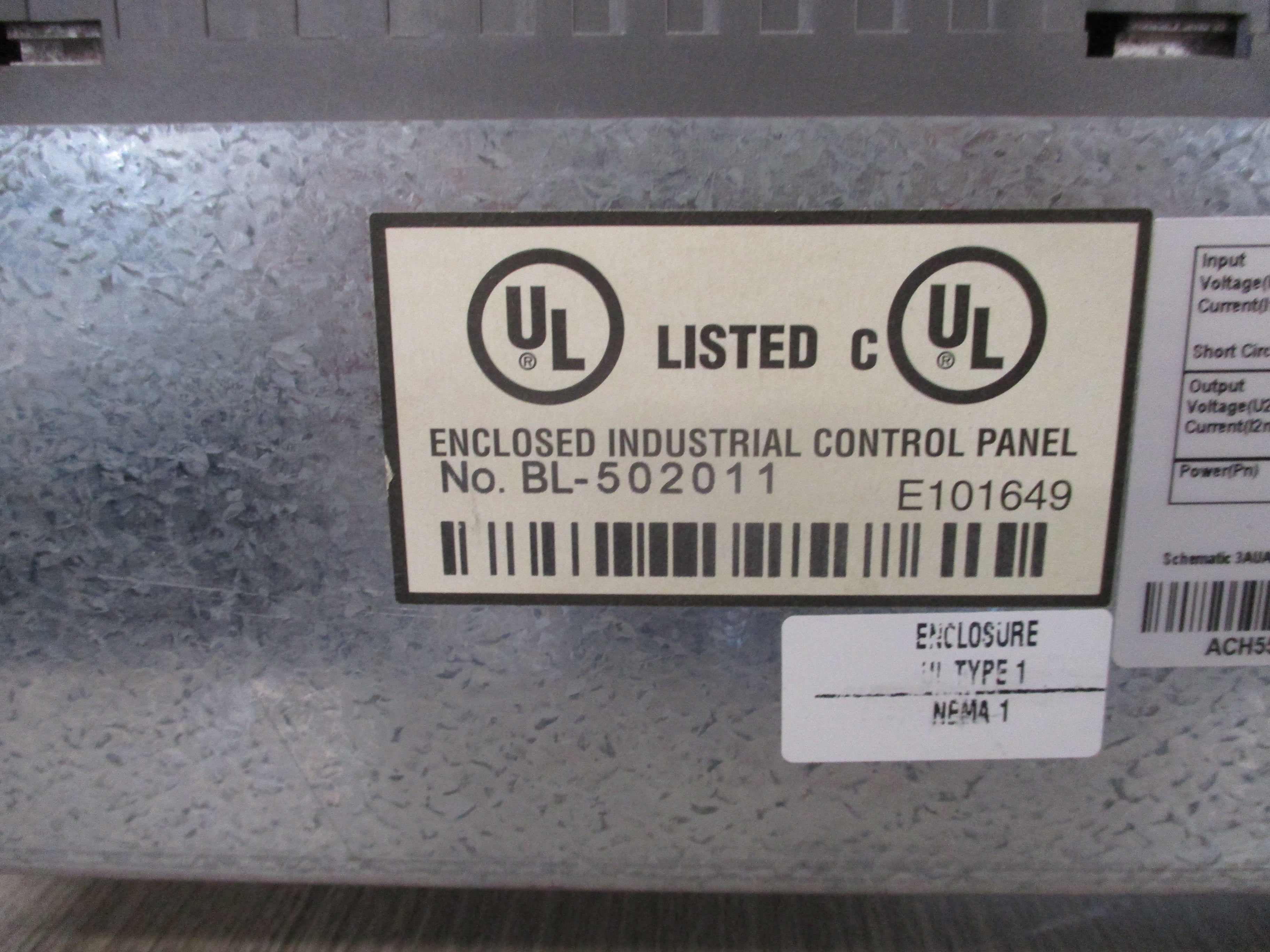 ABB ACH550 AC Drive W/ Bypass ACH550-VC-017A-2+F267 5HP 3Ph Input: 3PH 48-63Hz 208-240 VAC 17A Output: 3PH 0-500Hz 0-U1 VAC 16.7A W/Keypad Used