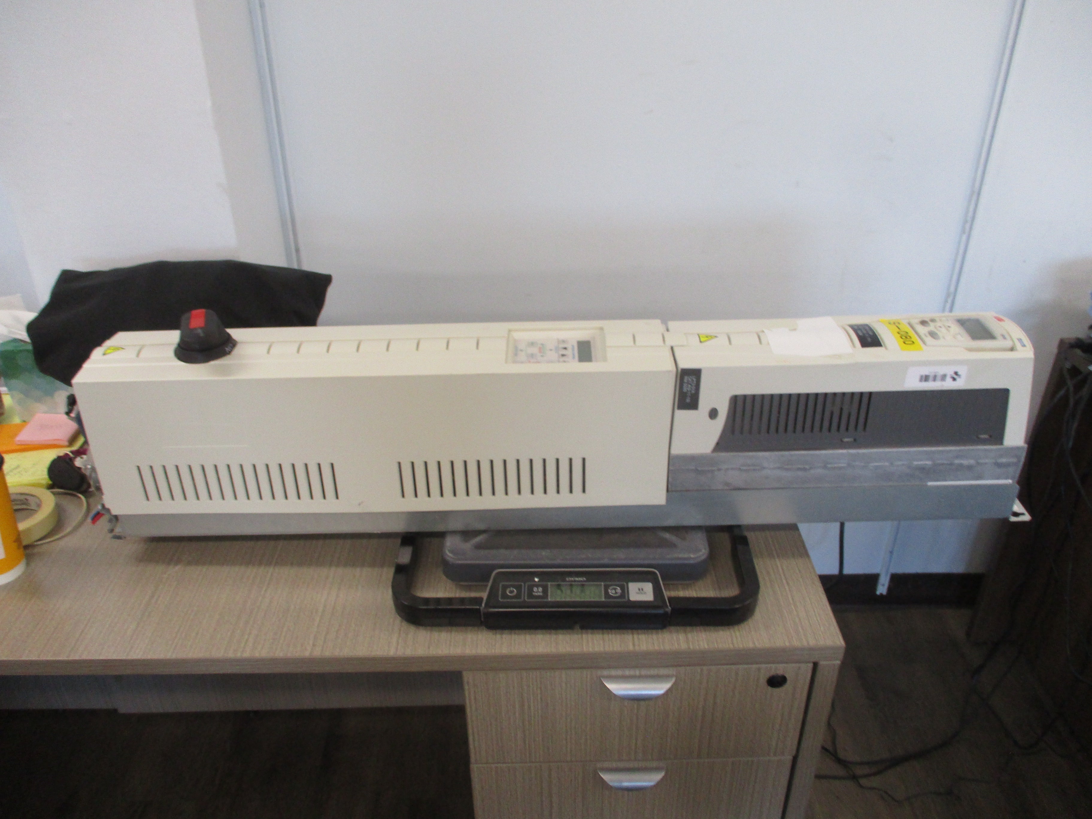 ABB ACH550 AC Drive W/Bypass ACH550-VCR-024A-2+F267 7.5HP 3Ph Input: 3PH 48-63Hz 208-240 VAC 24.2A Output: 3PH 0.500Hz 0-U1 VAC 24.2A W/Keypad Used