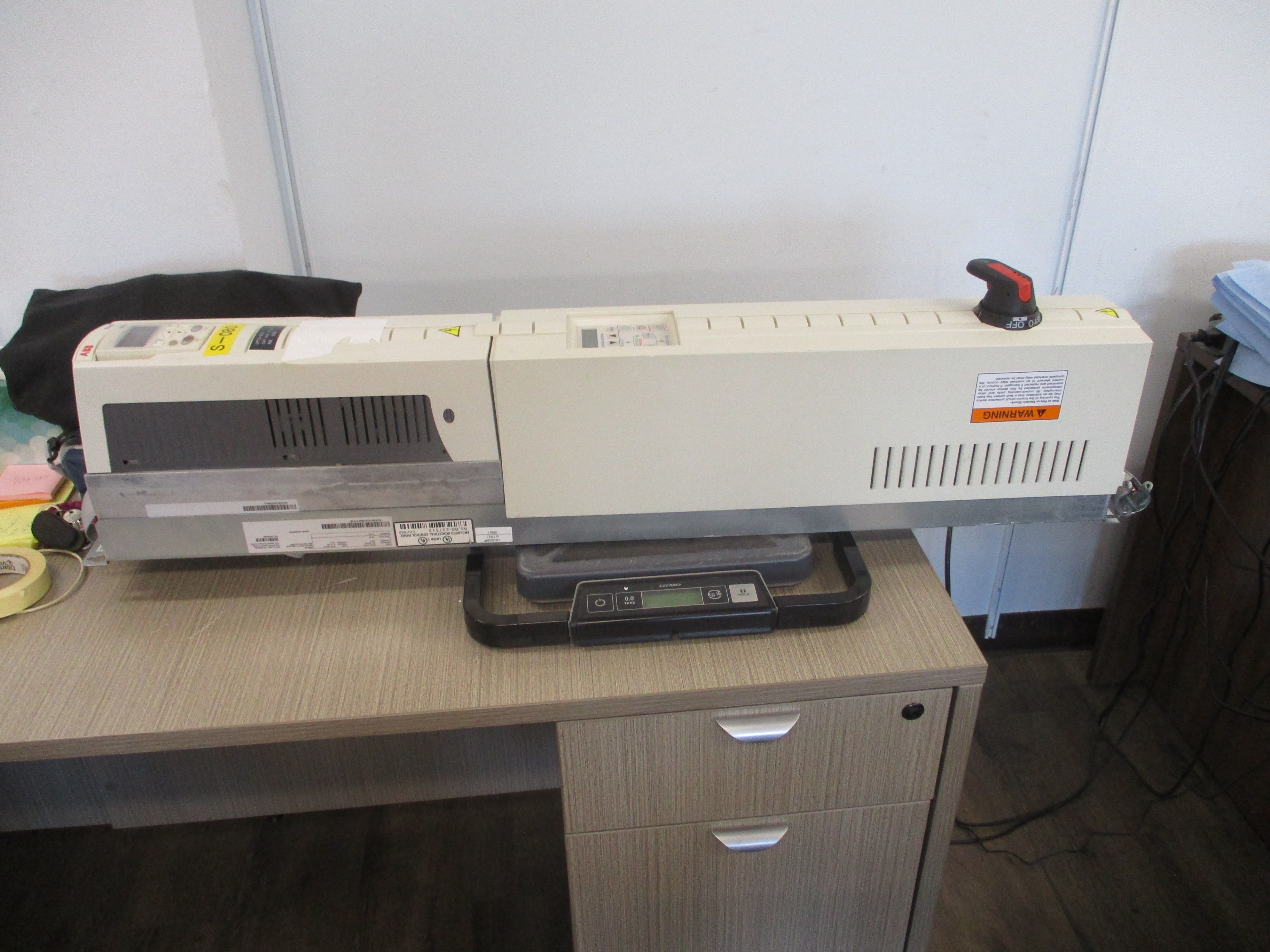 ABB ACH550 AC Drive W/Bypass ACH550-VCR-024A-2+F267 7.5HP 3Ph Input: 3PH 48-63Hz 208-240 VAC 24.2A Output: 3PH 0.500Hz 0-U1 VAC 24.2A W/Keypad Used