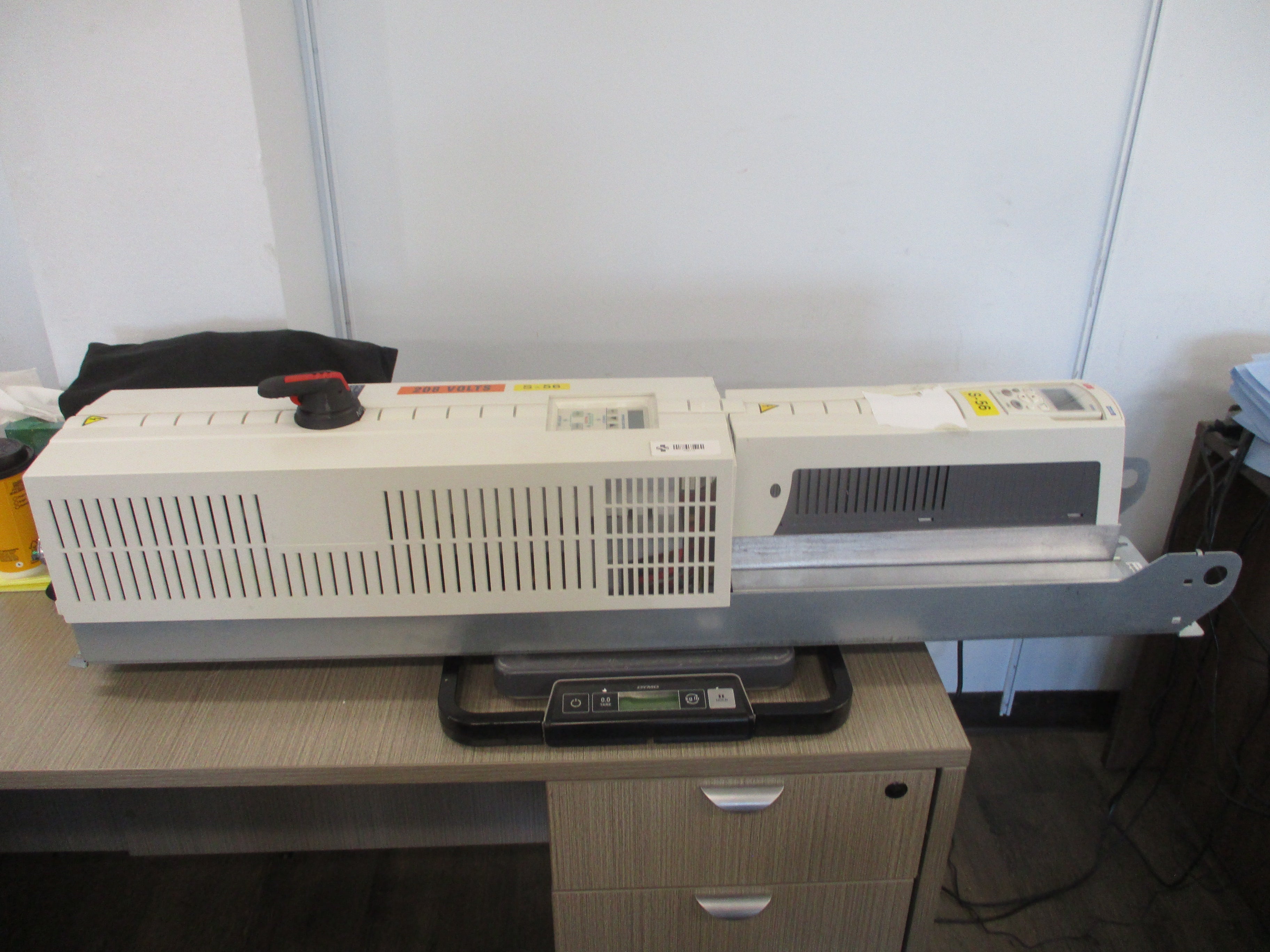 ABB ACH550 AC Drive W/Bypass ACH550-VCR-031A-2+F267 10HP 3Ph Input: 3PH 48-63Hz 208-240 VAC 30.8A Output: 3PH 0-500Hz 0-U1 VAC 30.8A W/Keypad Used