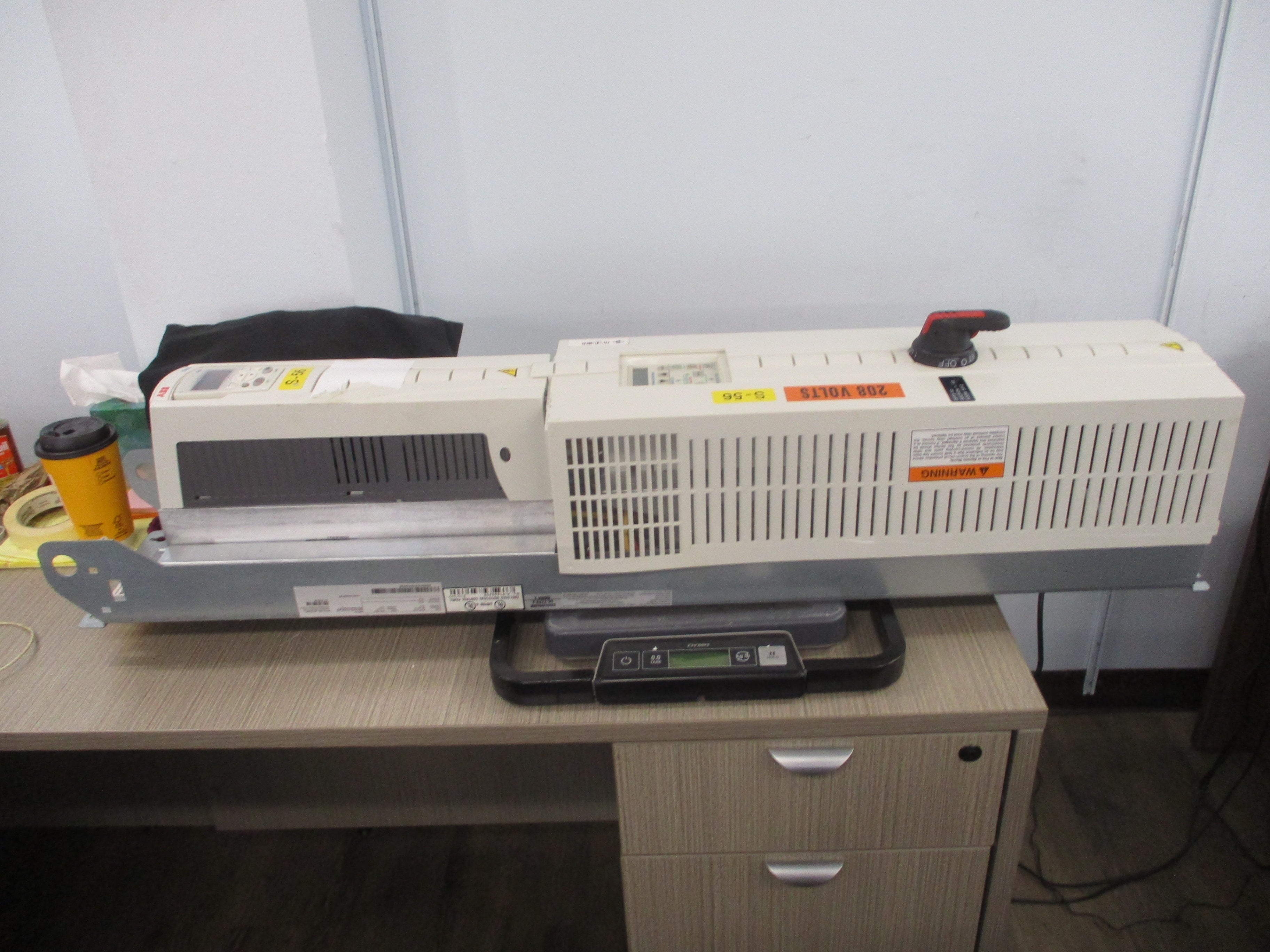 ABB ACH550 AC Drive W/Bypass ACH550-VCR-031A-2+F267 10HP 3Ph Input: 3PH 48-63Hz 208-240 VAC 30.8A Output: 3PH 0-500Hz 0-U1 VAC 30.8A W/Keypad Used