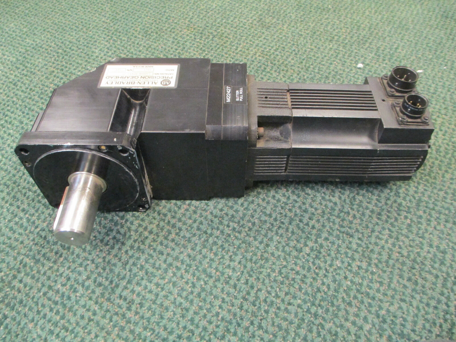 Allen-Bradley 1326 AC Servo Motor 1326AB-B410G-21 W/ AB Gearhead 1326AB-RPB50-21