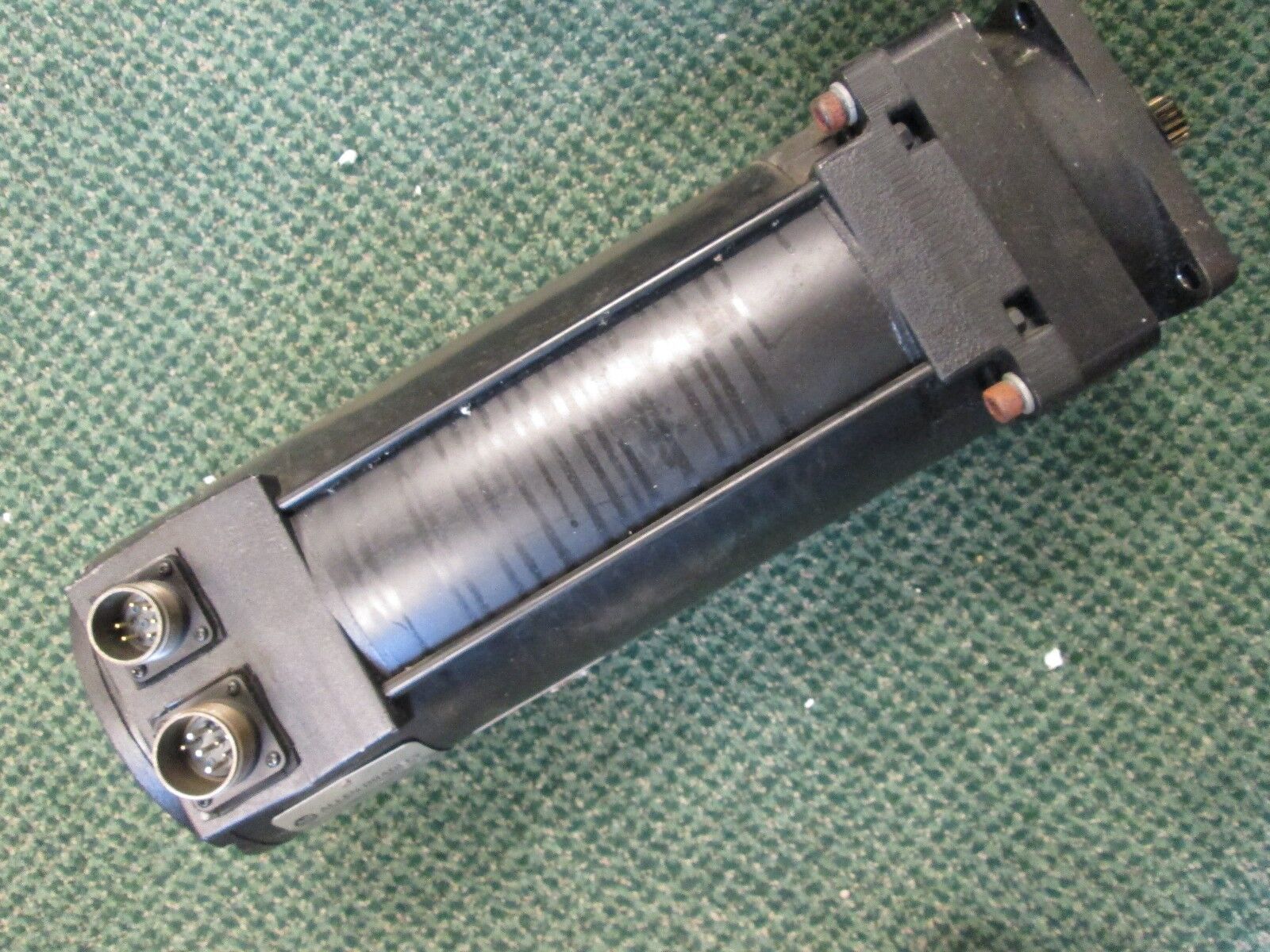 Allen-Bradley AC Servo Motor 1326AB-B2E-11 2.5 KW 3000 RPMs